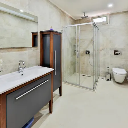 2 Bedrooms With Sea View Private Pool And Jacuzzi At